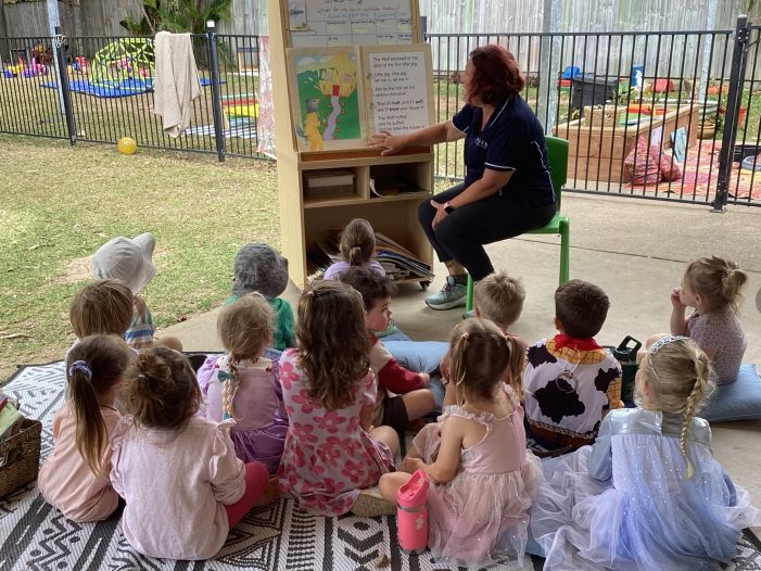 Outdoor storytime with the Kindergarten class